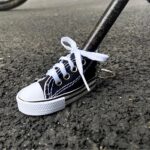 llavero zapato negro pata